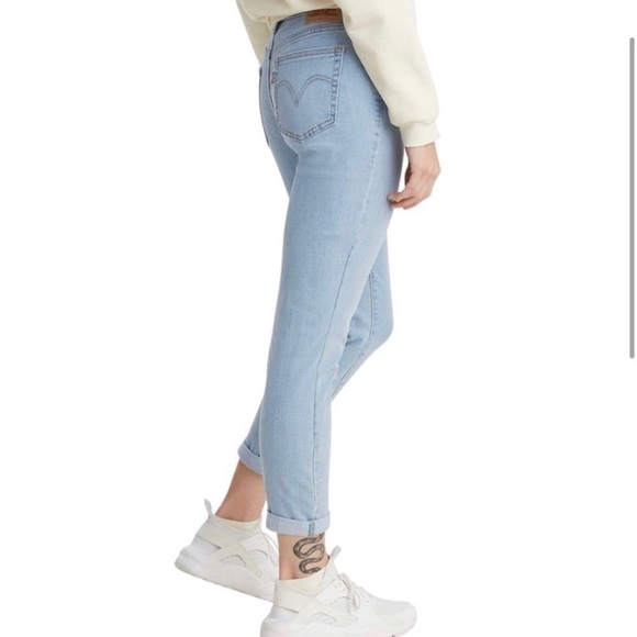 3/$15 ☮️ Levi’s Light Wash Denim Boyfriend Jeans - Picture 6 of 8